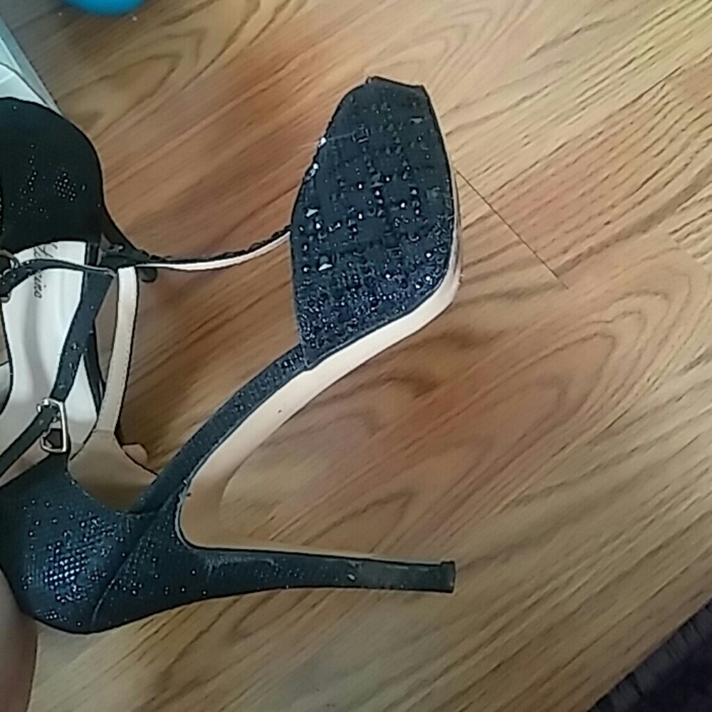 Heels 👠 - Picture 3 of 4